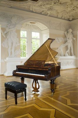 Bild: Liszt-Flügel im Riesensaal